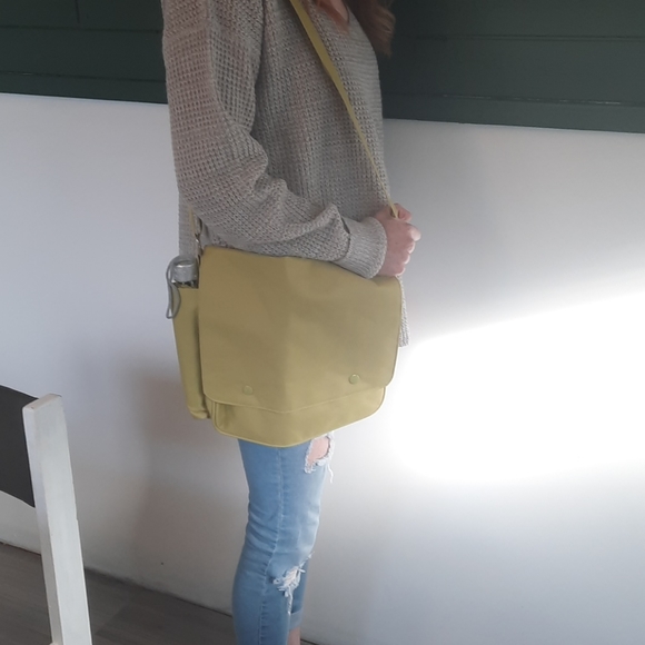 Satchel with Umbrella in Green - Picture 5 of 5